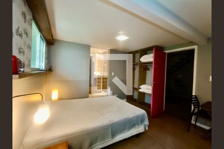 Casa à venda com 571m², 8 quartos e 3 vagasSuíte 6