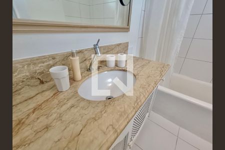 Casa à venda com 571m², 8 quartos e 3 vagasBanheiro Suíte 2