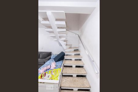 Escadas de casa à venda com 2 quartos, 105m² em Vila Gomes Cardim, São Paulo