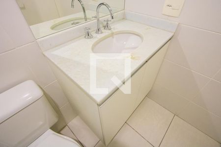 Apartamento para alugar com 57m², 2 quartos e 1 vaga Apartamento para alugar com 57m², 2 quartos e 1 vagaBanheiro social