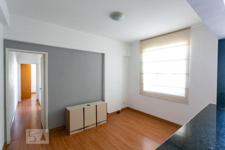 Sala  de apartamento para alugar com 2 quartos, 60m² em Sagrada Família, Belo Horizonte