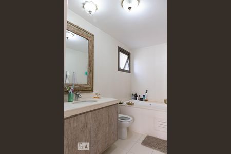 Banheiro da Suíte de apartamento para alugar com 3 quartos, 160m² em Moinhos de Vento, Porto Alegre
