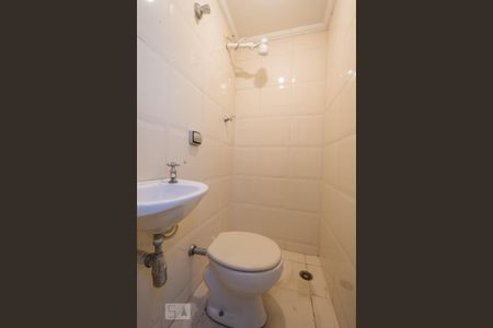 Banheiro de Serviço de apartamento para alugar com 2 quartos, 64m² em Jardim Marajoara, São Paulo