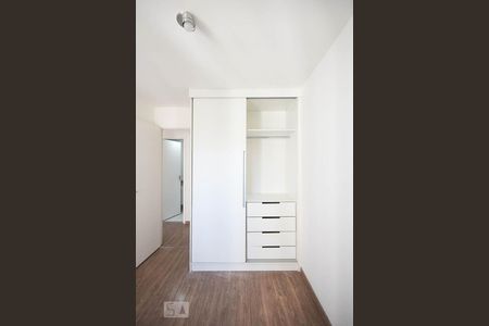 Armário do Quarto  de apartamento à venda com 2 quartos, 64m² em Vila Suzana, São Paulo