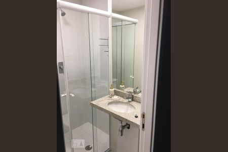 Banheiro de apartamento à venda com 1 quarto, 27m² em Centro, São Paulo