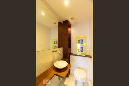 Apartamento à venda com 140m², 3 quartos e 2 vagas Apartamento à venda com 140m², 3 quartos e 2 vagasLavabo