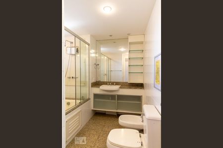 Apartamento à venda com 140m², 3 quartos e 2 vagas Apartamento à venda com 140m², 3 quartos e 2 vagasBanheiro da suíte 1