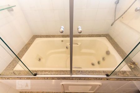 Apartamento à venda com 140m², 3 quartos e 2 vagas Apartamento à venda com 140m², 3 quartos e 2 vagasBanheiro da suíte 1