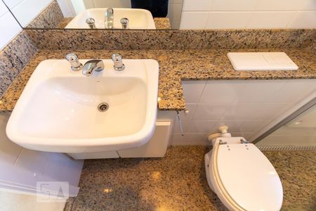 Apartamento à venda com 140m², 3 quartos e 2 vagas Apartamento à venda com 140m², 3 quartos e 2 vagasBanheiro da suíte 2