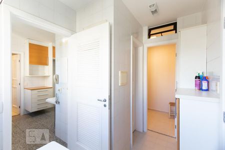 Apartamento à venda com 140m², 3 quartos e 2 vagas Apartamento à venda com 140m², 3 quartos e 2 vagasÁrea de serviço