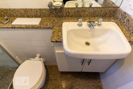 Apartamento à venda com 140m², 3 quartos e 2 vagas Apartamento à venda com 140m², 3 quartos e 2 vagasBanheiro da suíte 3