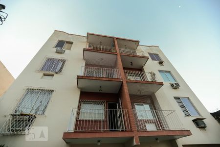 Apartamento para alugar com 65m², 2 quartos e 1 vagaFachada