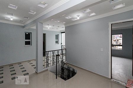 Casa à venda com 200m², 3 quartos e 4 vagas Casa à venda com 200m², 3 quartos e 4 vagasHall