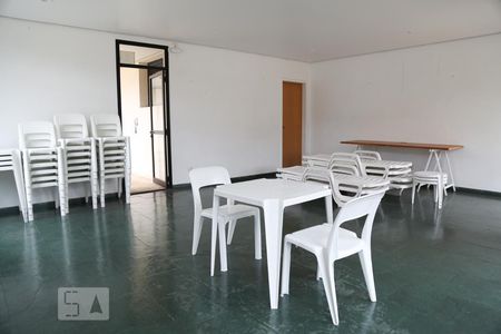 Apartamento para alugar com 56m², 2 quartos e 1 vaga Apartamento para alugar com 56m², 2 quartos e 1 vagaÁrea comum - Salão de festas