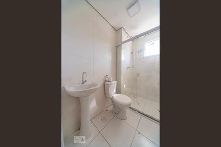 Banheiro  de apartamento para alugar com 2 quartos, 54m² em Vila Eldízia, Santo André