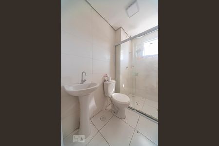 Banheiro de apartamento à venda com 2 quartos, 54m² em Vila Eldízia, Santo André