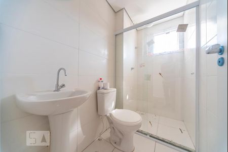 Banheiro  de apartamento para alugar com 2 quartos, 54m² em Vila Eldízia, Santo André