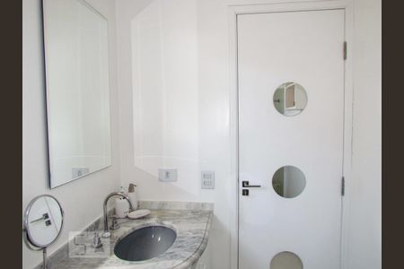 Apartamento para alugar com 74m², 2 quartos e 1 vaga Apartamento para alugar com 74m², 2 quartos e 1 vagaBanheiro da Suíte