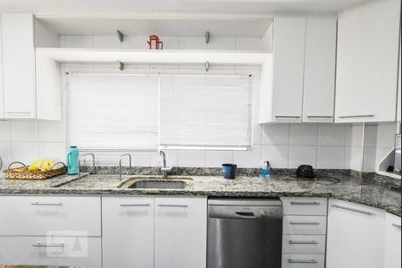 Casa para alugar com 200m², 3 quartos e 2 vagas Casa para alugar com 200m², 3 quartos e 2 vagasCozinha