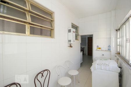 Apartamento à venda com 204m², 3 quartos e 1 vagaÁrea de Serviço