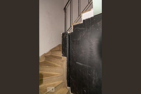 Casa para alugar com 82m², 2 quartos e sem vagaEscada