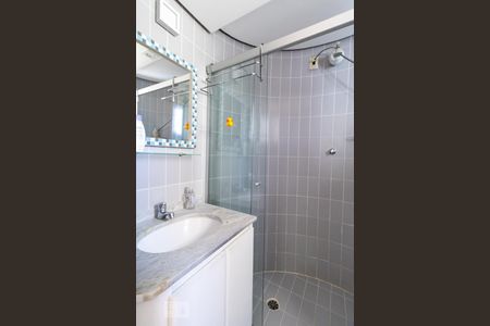 Banheiro de apartamento para alugar com 1 quarto, 48m² em Pinheiros, São Paulo