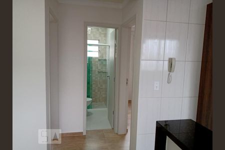 Banheiro Corredor de apartamento para alugar com 2 quartos, 44m² em Pinheirinho, Curitiba