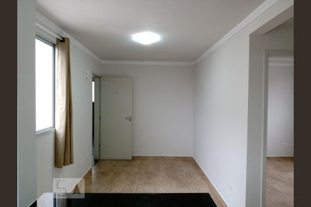 Sala de apartamento para alugar com 2 quartos, 44m² em Pinheirinho, Curitiba