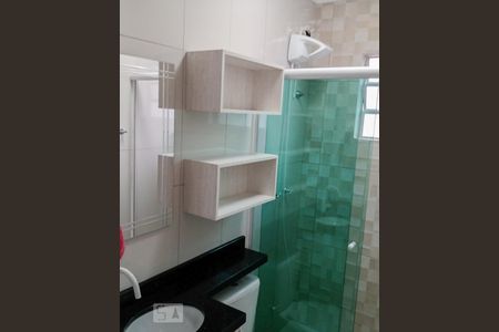 Banheiro de apartamento para alugar com 2 quartos, 44m² em Pinheirinho, Curitiba