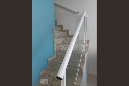 Escada (1º andar) de casa de condomínio para alugar com 3 quartos, 160m² em Pechincha, Rio de Janeiro