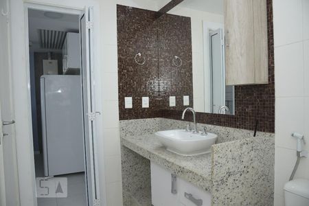 Banheiro  de apartamento para alugar com 1 quarto, 42m² em Jacarepaguá, Rio de Janeiro