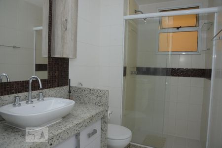Banheiro  de apartamento para alugar com 1 quarto, 42m² em Jacarepaguá, Rio de Janeiro