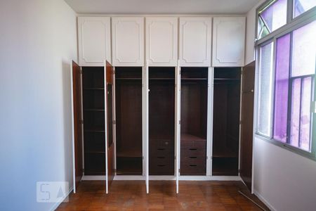 Apartamento para alugar com 120m², 3 quartos e 1 vaga Apartamento para alugar com 120m², 3 quartos e 1 vagaQuarto 2 - Armários