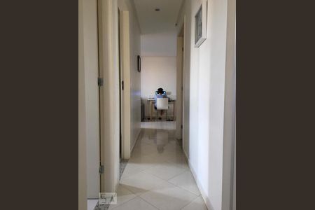 Corredor de acesso aos quartos de apartamento para alugar com 2 quartos, 54m² em Vila Gumercindo, São Paulo