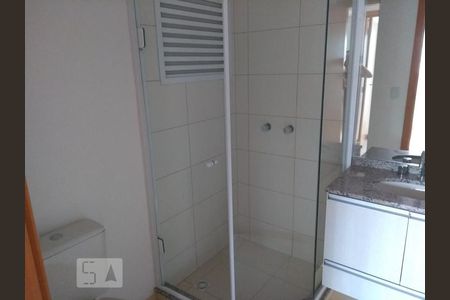 Banheiro 2 de apartamento para alugar com 2 quartos, 58m² em Capão Raso, Curitiba