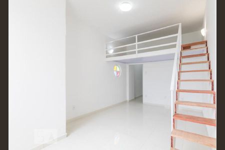 Sala/Quarto de kitnet/studio para alugar com 1 quarto, 30m² em Centro, Rio de Janeiro