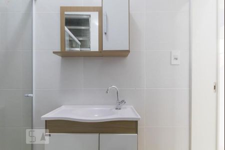 Banheiro de kitnet/studio para alugar com 1 quarto, 30m² em Centro, Rio de Janeiro