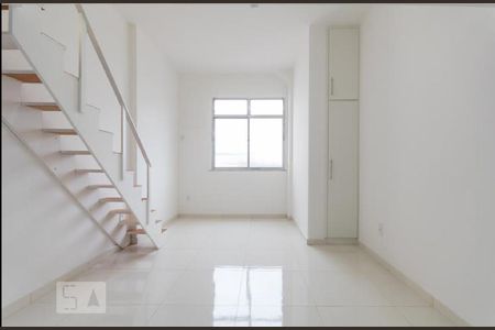 Sala/Quarto de kitnet/studio para alugar com 1 quarto, 30m² em Centro, Rio de Janeiro