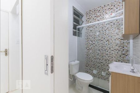 Banheiro de kitnet/studio para alugar com 1 quarto, 30m² em Centro, Rio de Janeiro