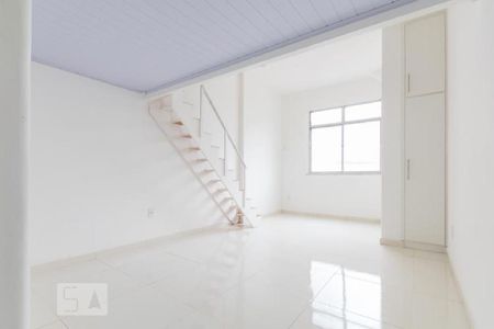 Sala/Quarto de kitnet/studio para alugar com 1 quarto, 30m² em Centro, Rio de Janeiro