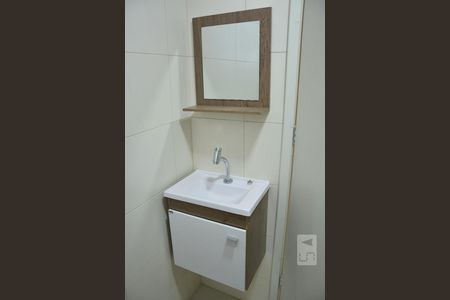 Banheiro de kitnet/studio para alugar com 1 quarto, 32m² em Centro, Rio de Janeiro