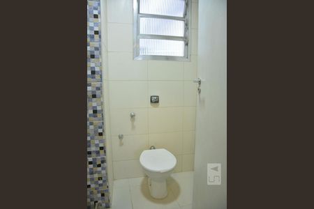 Banheiro de kitnet/studio para alugar com 1 quarto, 32m² em Centro, Rio de Janeiro