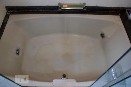 Apartamento à venda com 380m², 5 quartos e 5 vagasBanheiro da Suíte 2