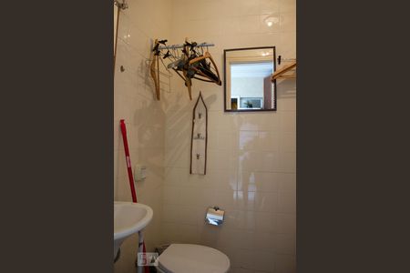 Apartamento à venda com 380m², 5 quartos e 5 vagasBanheiro de Serviço