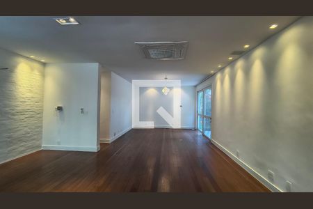 Sala de casa de condomínio para alugar com 4 quartos, 350m² em Barra da Tijuca, Rio de Janeiro