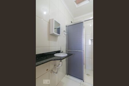 Casa para alugar com 58m², 2 quartos e 2 vagas Casa para alugar com 58m², 2 quartos e 2 vagasBanheiro da Suite 2