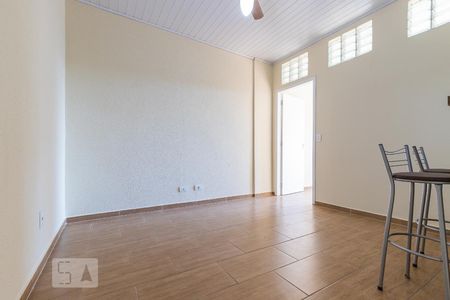 Sala de kitnet/studio para alugar com 1 quarto, 42m² em Centro, Campinas