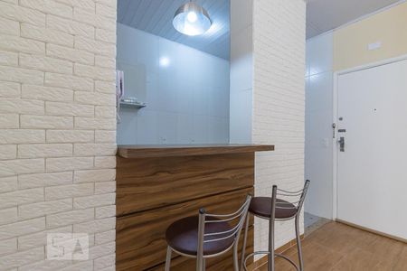 Sala de kitnet/studio para alugar com 1 quarto, 42m² em Centro, Campinas