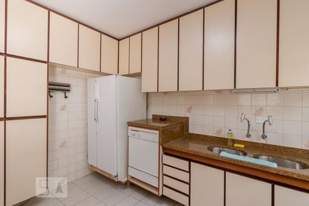 Casa à venda com 210m², 3 quartos e 4 vagasCozinha 