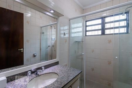 Casa à venda com 210m², 3 quartos e 4 vagasBanheiro 